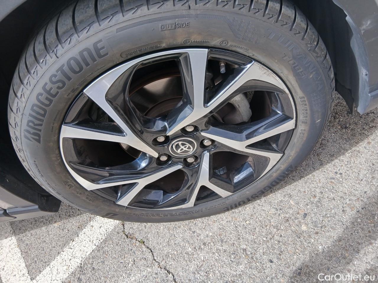  Toyota  C-HR TOYOTA  / 2019 / 5P / todoterreno 1.8 125H Advance #51