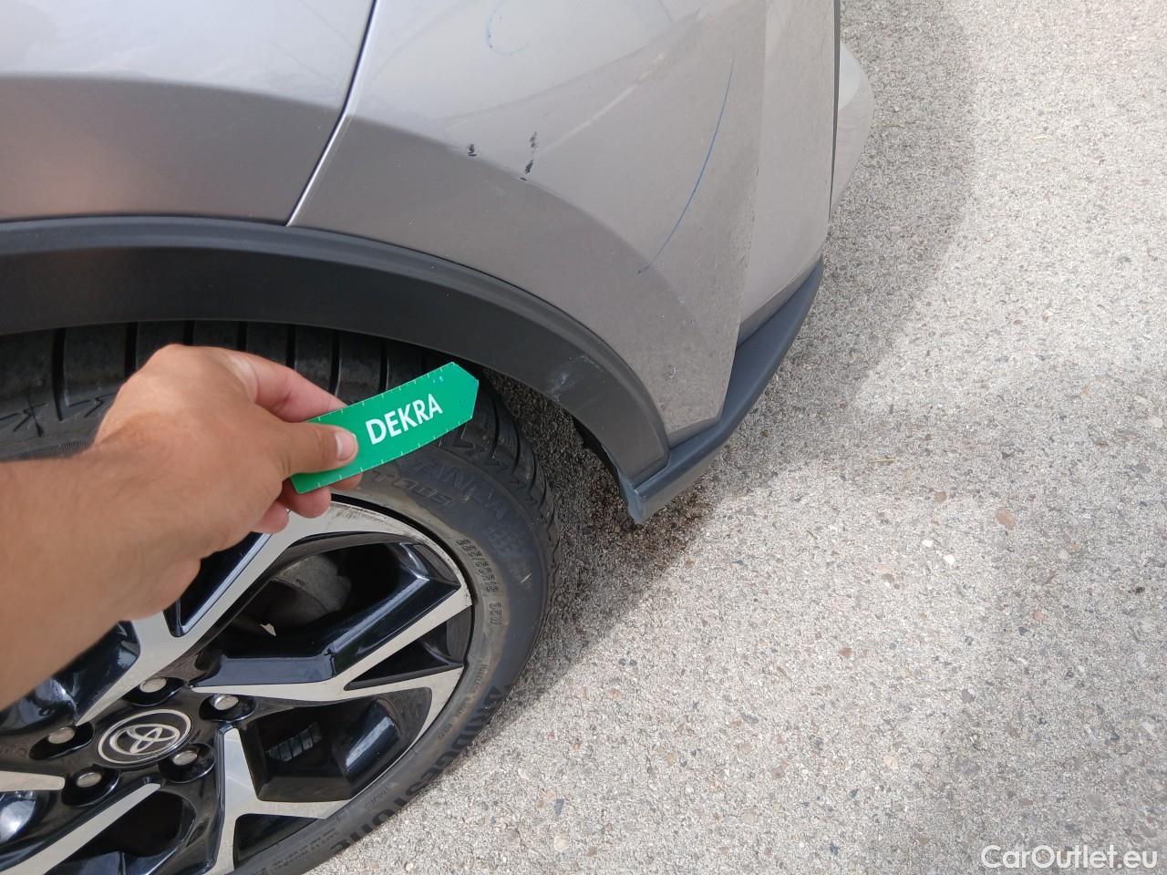  Toyota  C-HR TOYOTA  / 2019 / 5P / todoterreno 1.8 125H Advance #48