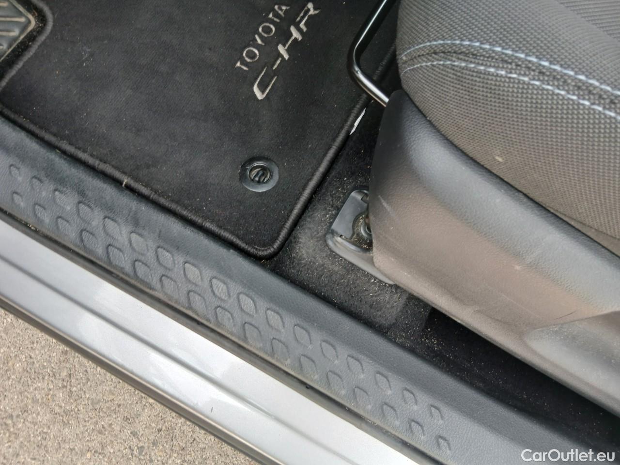 Toyota  C-HR TOYOTA  / 2019 / 5P / todoterreno 1.8 125H Advance #54