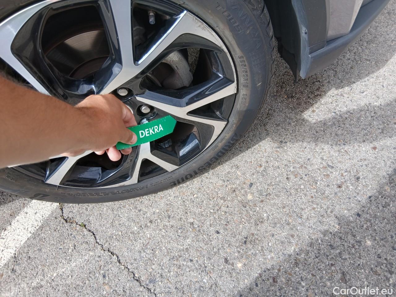  Toyota  C-HR TOYOTA  / 2019 / 5P / todoterreno 1.8 125H Advance #50