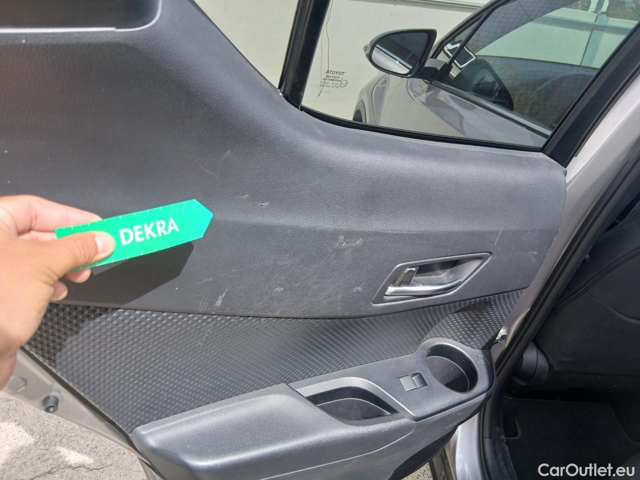  Toyota  C-HR TOYOTA  / 2019 / 5P / todoterreno 1.8 125H Advance #4