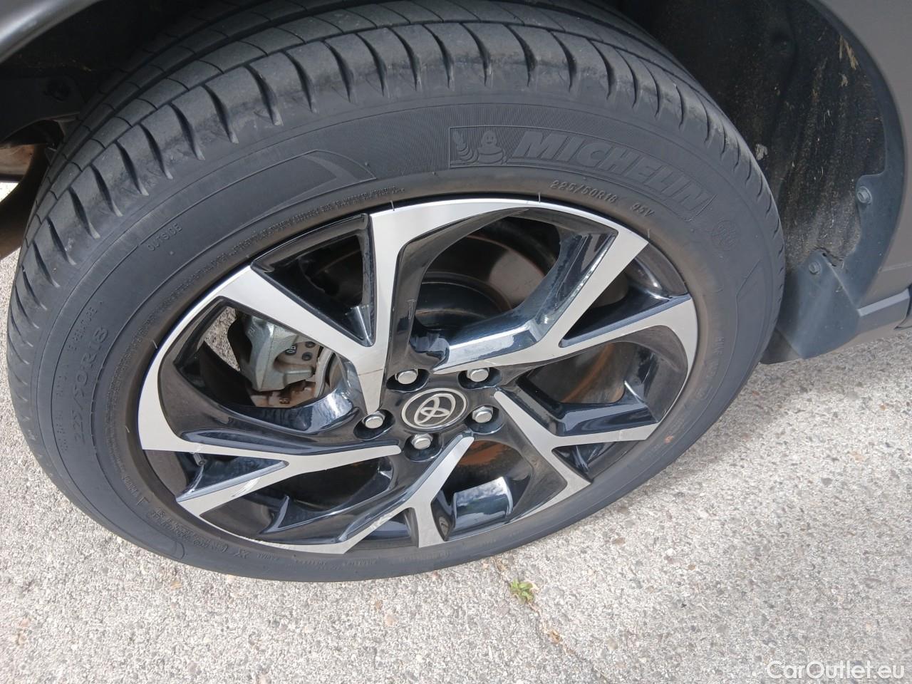  Toyota  C-HR TOYOTA  / 2019 / 5P / todoterreno 1.8 125H Advance #42