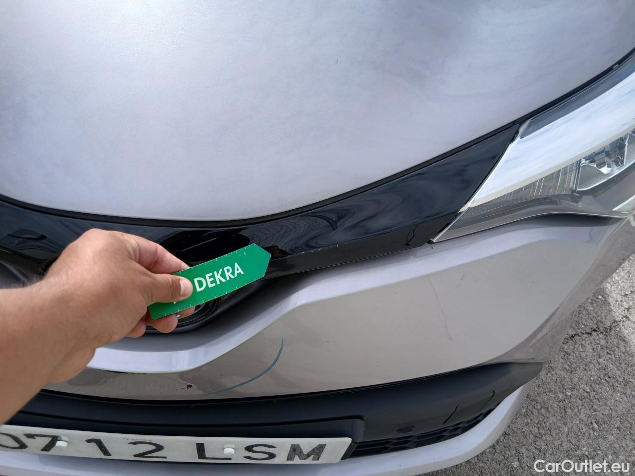  Toyota  C-HR TOYOTA  / 2019 / 5P / todoterreno 1.8 125H Advance #18