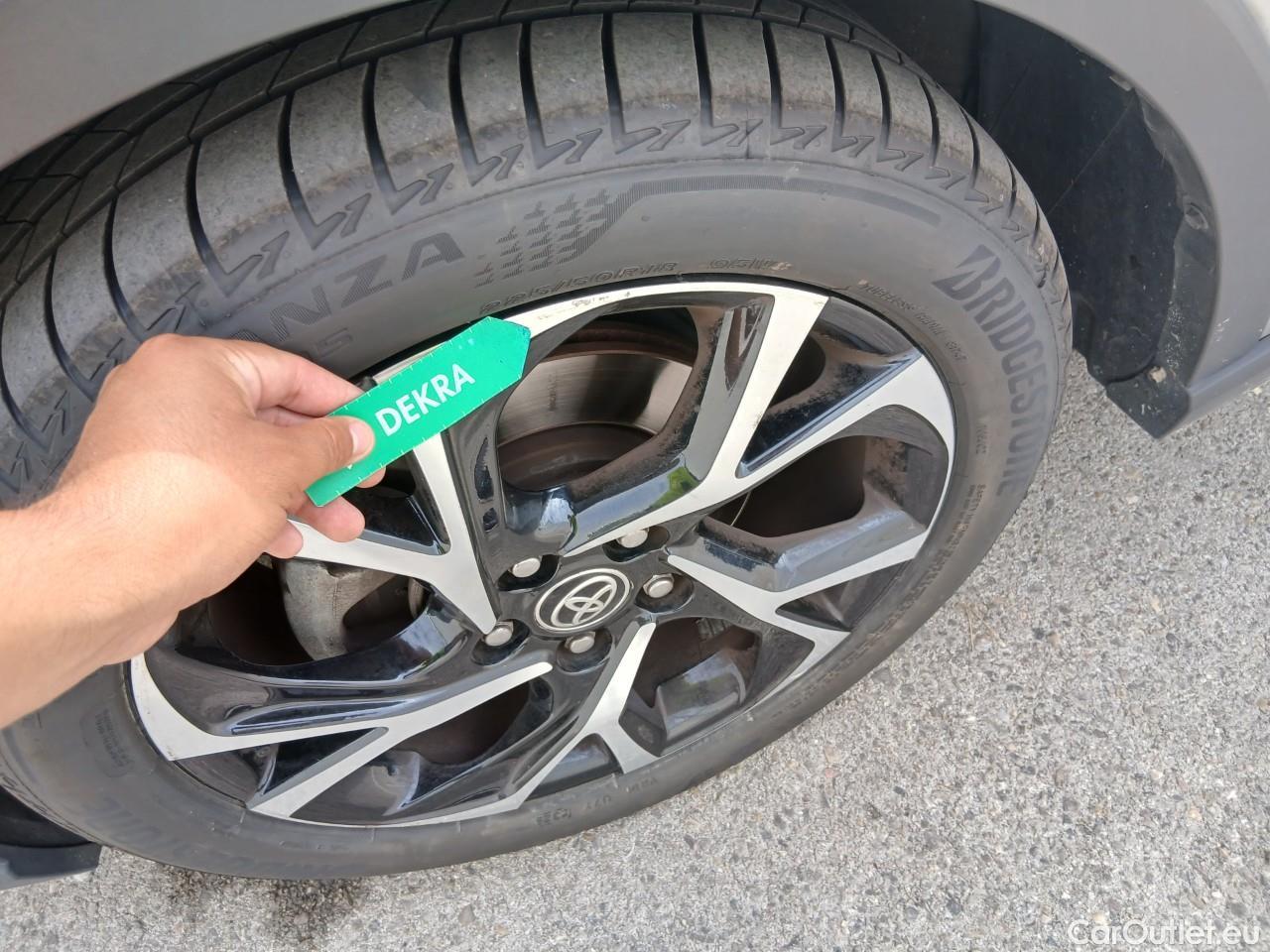  Toyota  C-HR TOYOTA  / 2019 / 5P / todoterreno 1.8 125H Advance #24