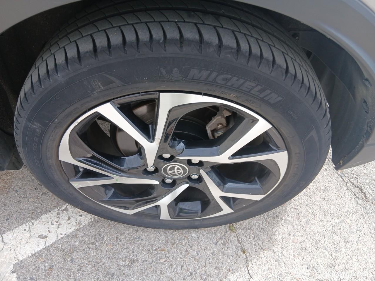  Toyota  C-HR TOYOTA  / 2019 / 5P / todoterreno 1.8 125H Advance #35