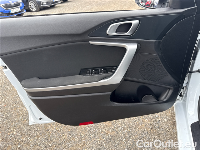  KIA  Cee'd Ceed SW 1.0 T-GDI 88 Fresh #24