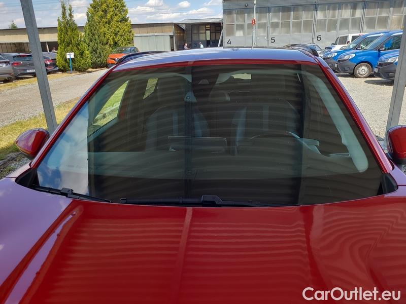  Peugeot  2008  (P1) (2019) Peugeot  Elektro.e-ALLURE 100 Aut #1