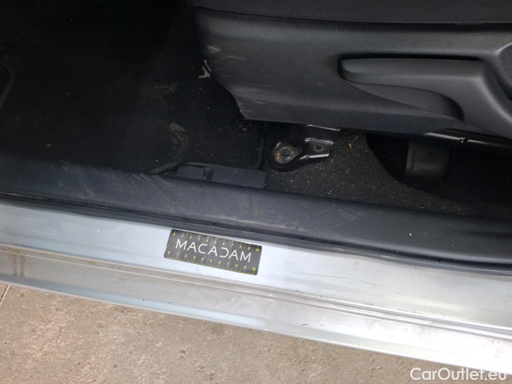  Toyota  Yaris TOYOTA  Hybride 5p Berline 1.5 VVT-I HYBRID France Business #9