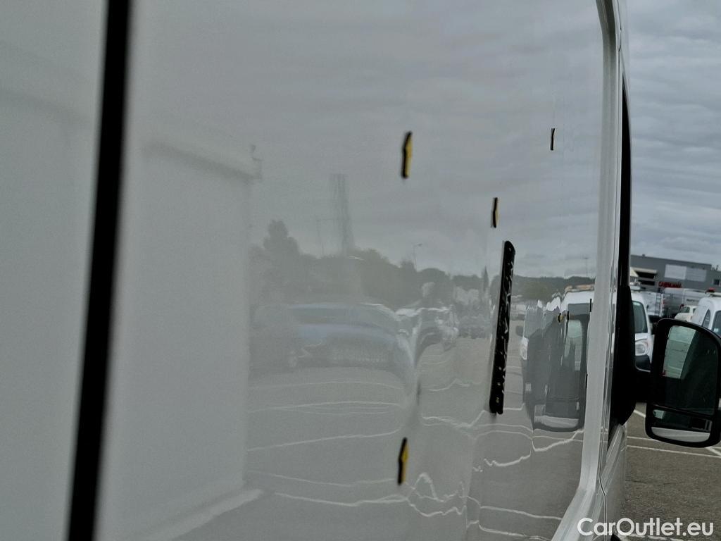  Volkswagen  Crafter  Fourgon Fourgon 30 mittlerer Radstand mit Hochdach FWD 2.0 #30