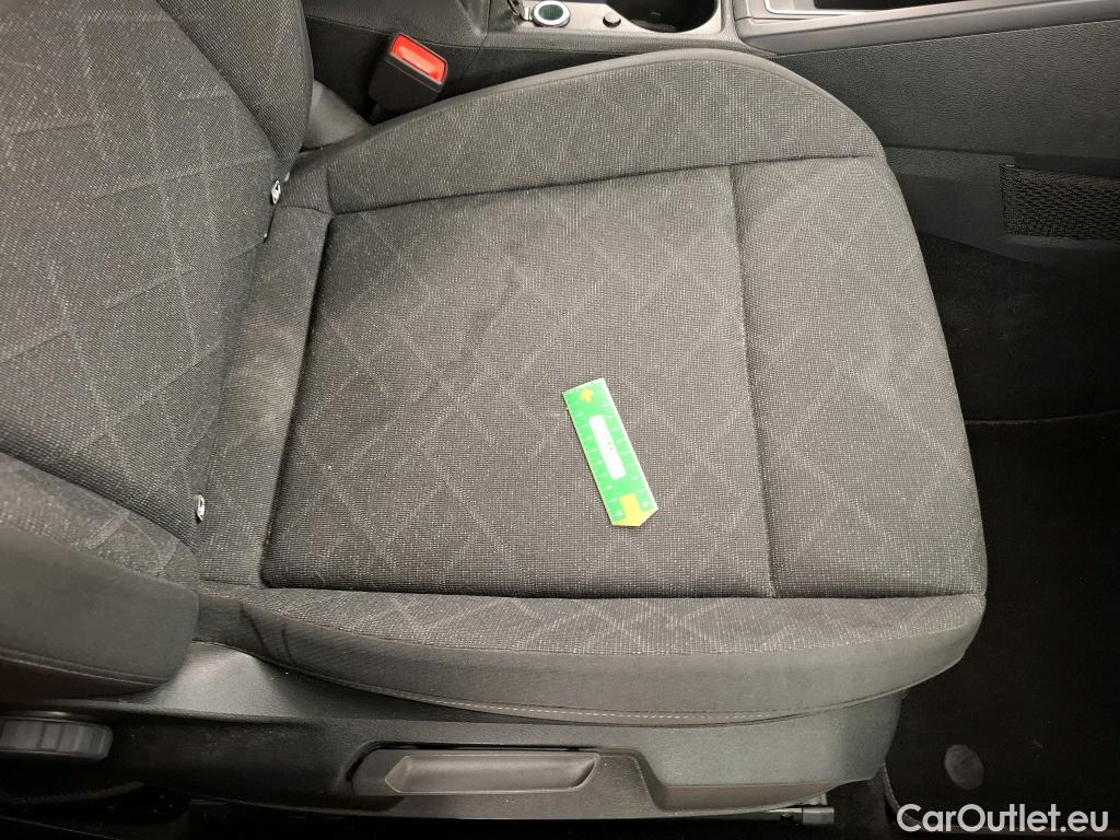  Volkswagen  Golf  VOLKSWAGEN / 2020 / 5P / Berline 1.0 eTSI OPF 110 DSG7 Life Business #25