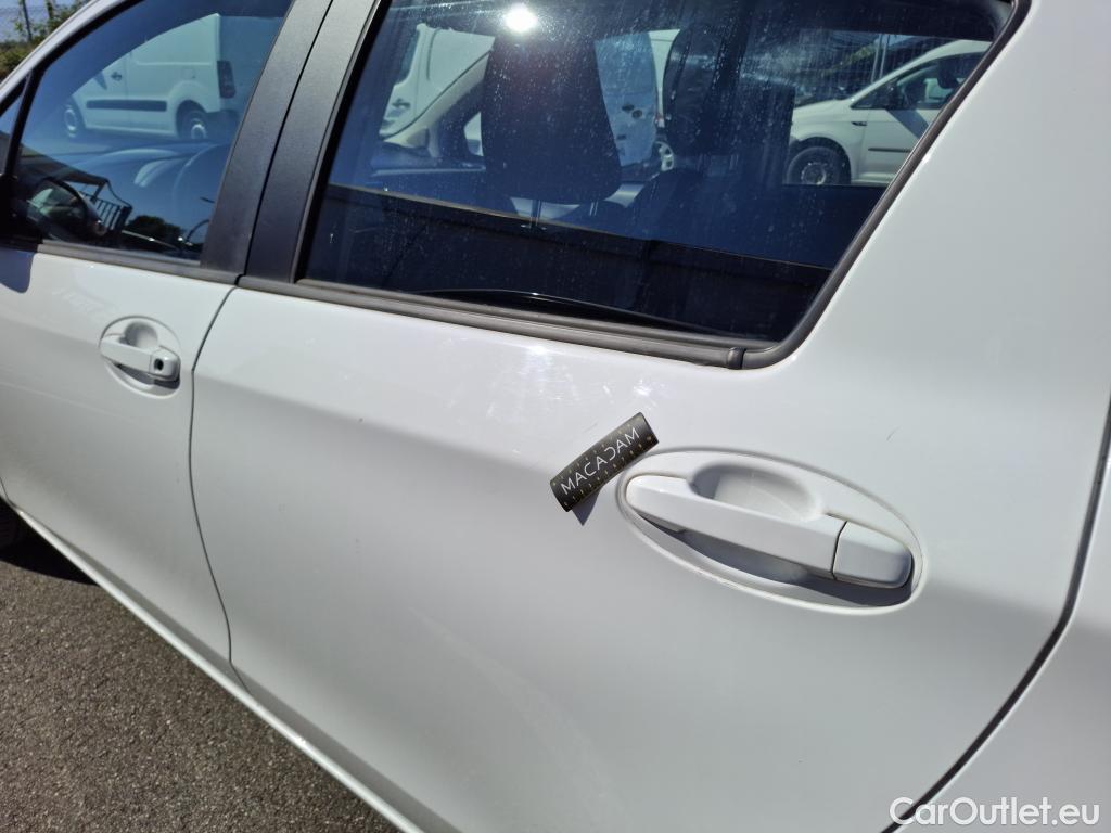  Toyota  Yaris TOYOTA  Hybride / 2017 / 5P / Berline 1.5 VVT-I HYBRID France Business #79