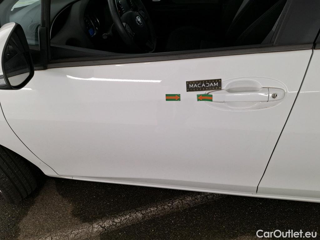  Toyota  Yaris TOYOTA  Hybride / 2017 / 5P / Berline 1.5 VVT-I HYBRID France Business #82