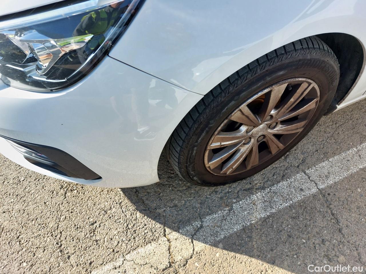  Peugeot  308  Style 1.5 HDi 100CV MT6 E6dT #9