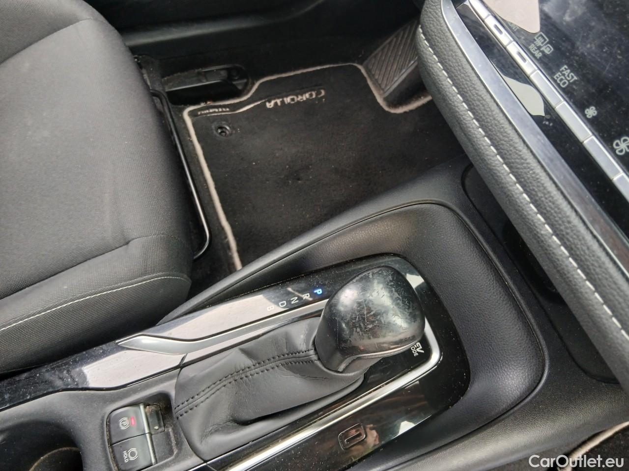  Toyota  Corolla TOYOTA  1.8 125H ACTIVE TECH E-CVT (AC3) #37