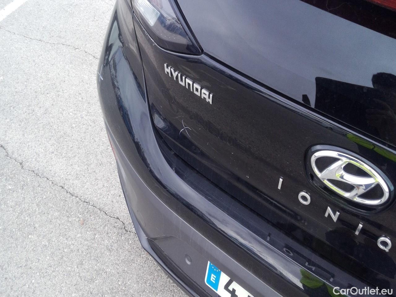  Hyundai   Ioniq HYUNDAI / 2019 / 5P / berlina con portón 1.6 GDI HEV Tecno DCT #24