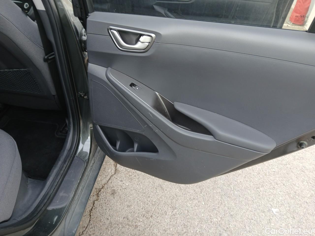  Hyundai   Ioniq HYUNDAI / 2019 / 5P / berlina con portón 1.6 GDI PHEV Klass DCT #35