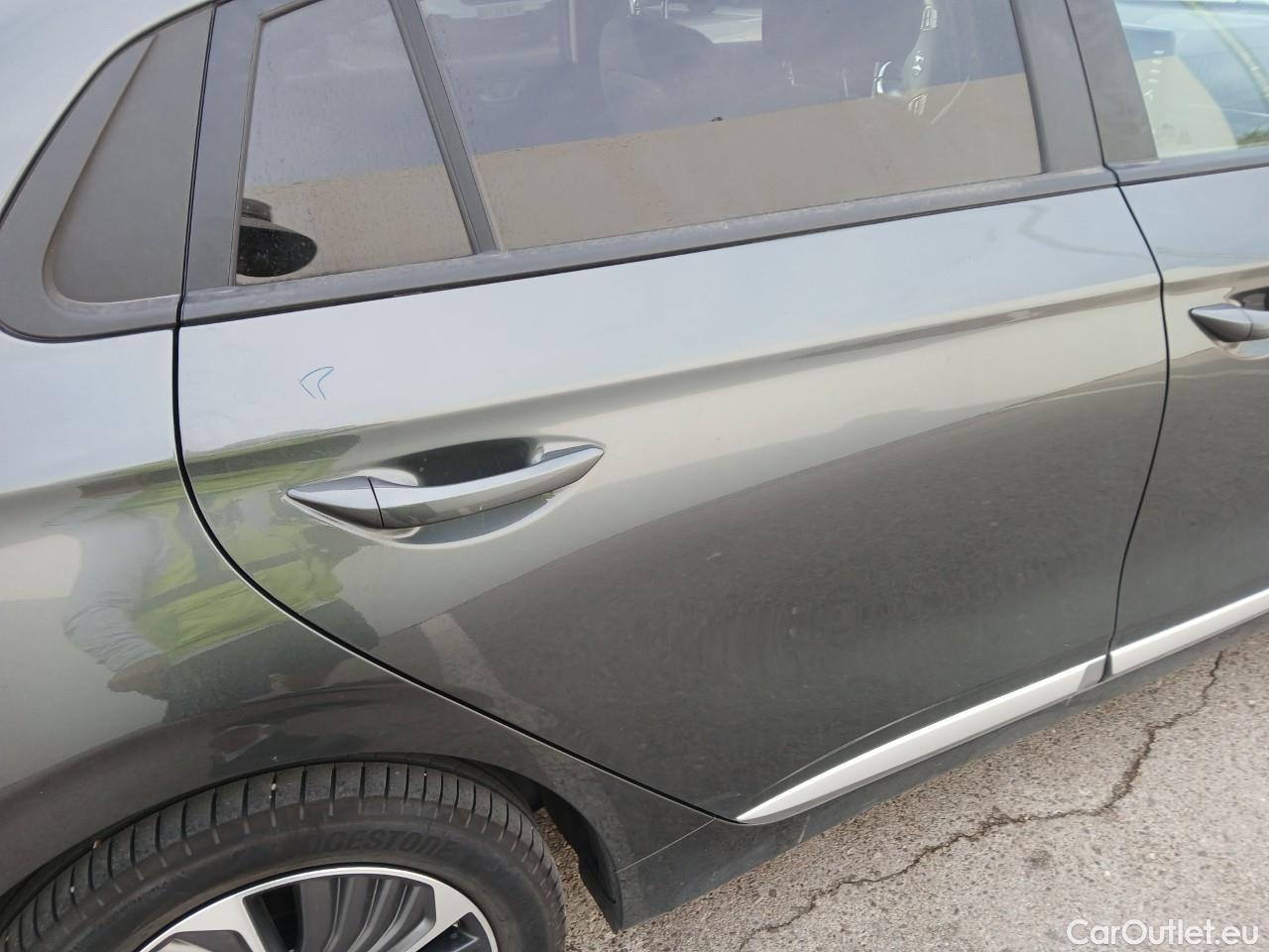  Hyundai   Ioniq HYUNDAI / 2019 / 5P / berlina con portón 1.6 GDI PHEV Klass DCT #31