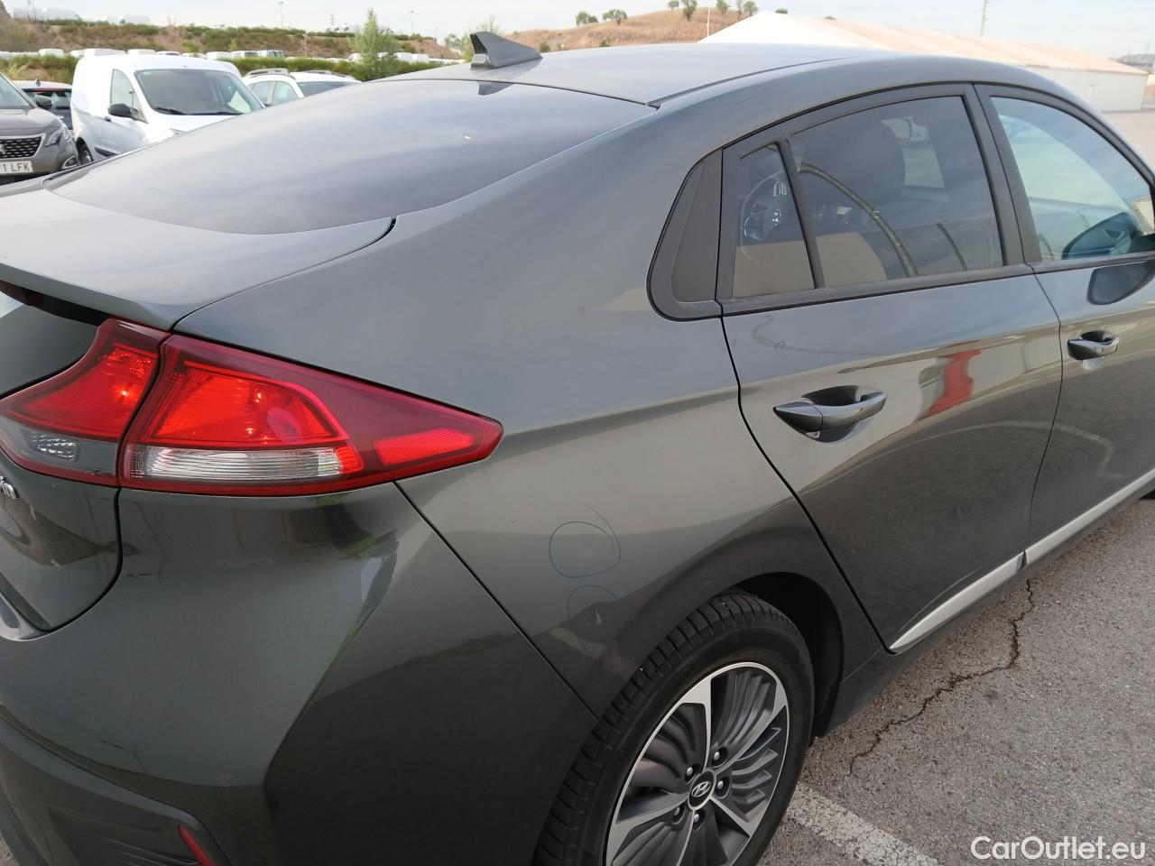  Hyundai   Ioniq HYUNDAI / 2019 / 5P / berlina con portón 1.6 GDI PHEV Klass DCT #29
