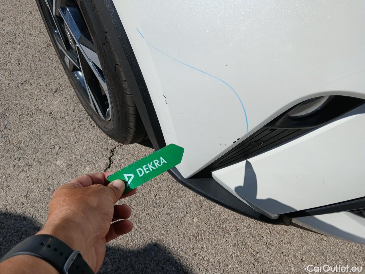  Toyota  C-HR TOYOTA  / 2019 / 5P / todoterreno 2.0 180H Advance #5