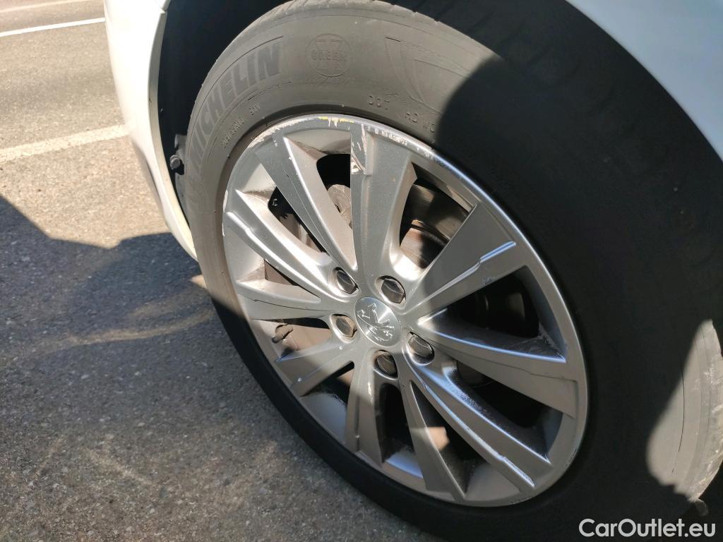  Peugeot  308  Style 1.5 HDi 100CV MT6 E6dT #12