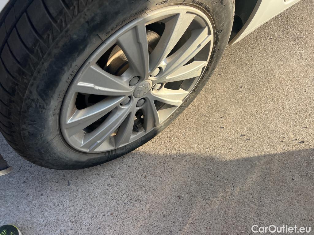  Peugeot  308  Style 1.5 HDi 100CV MT6 E6dT #15