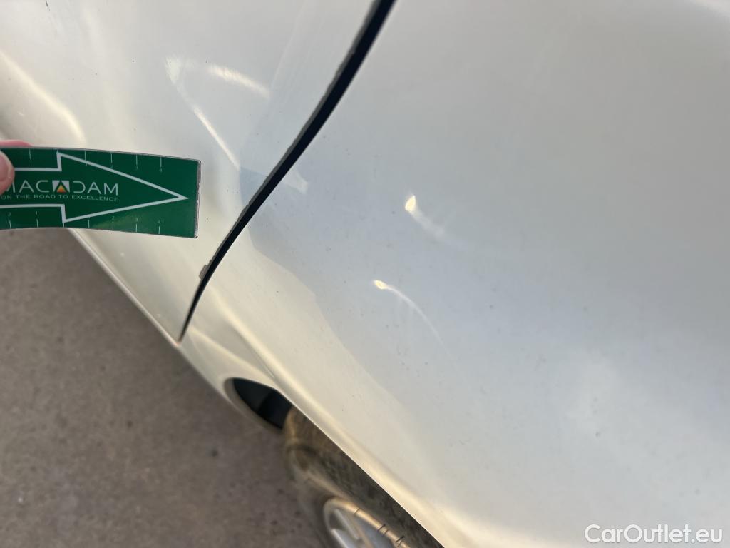  Peugeot  308  Style 1.5 HDi 100CV MT6 E6dT #10