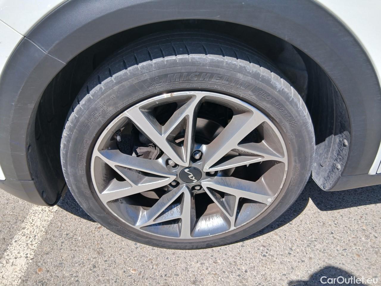  KIA  Niro  Emotion 1.6 AT6 E6d #42