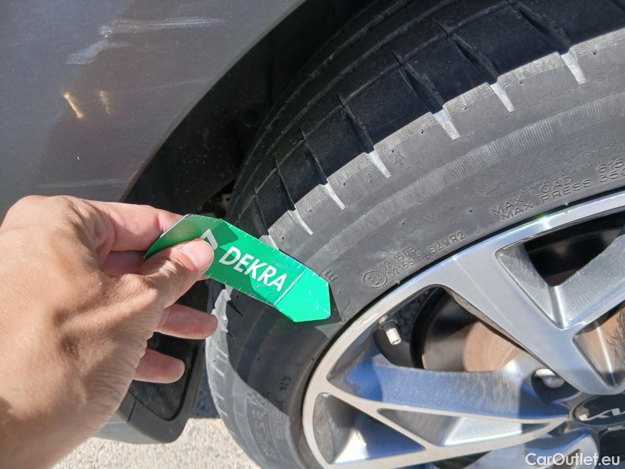  KIA  Niro  Emotion 1.6 AT6 E6d #44
