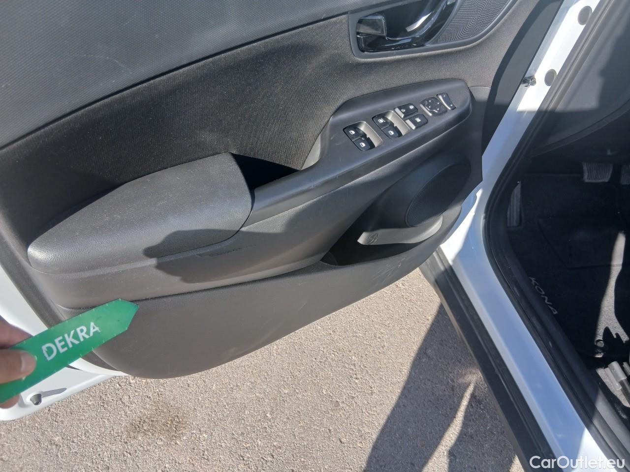  Hyundai  Konna HYUNDAI Kona / 2017 / 5P / todoterreno 1.6 GDI HEV Klass DT #4
