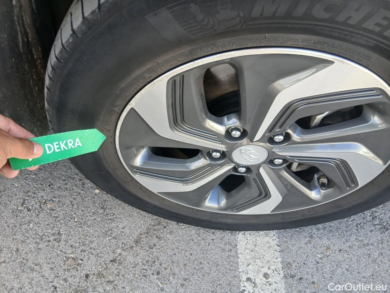  Hyundai  Konna HYUNDAI Kona / 2017 / 5P / todoterreno 1.6 GDI HEV Klass DT #43
