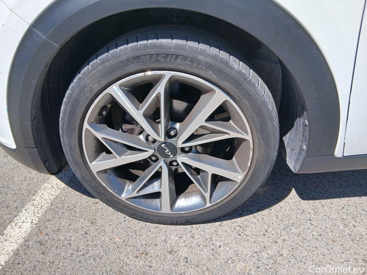  KIA  Niro  Emotion 1.6 AT6 E6d #34