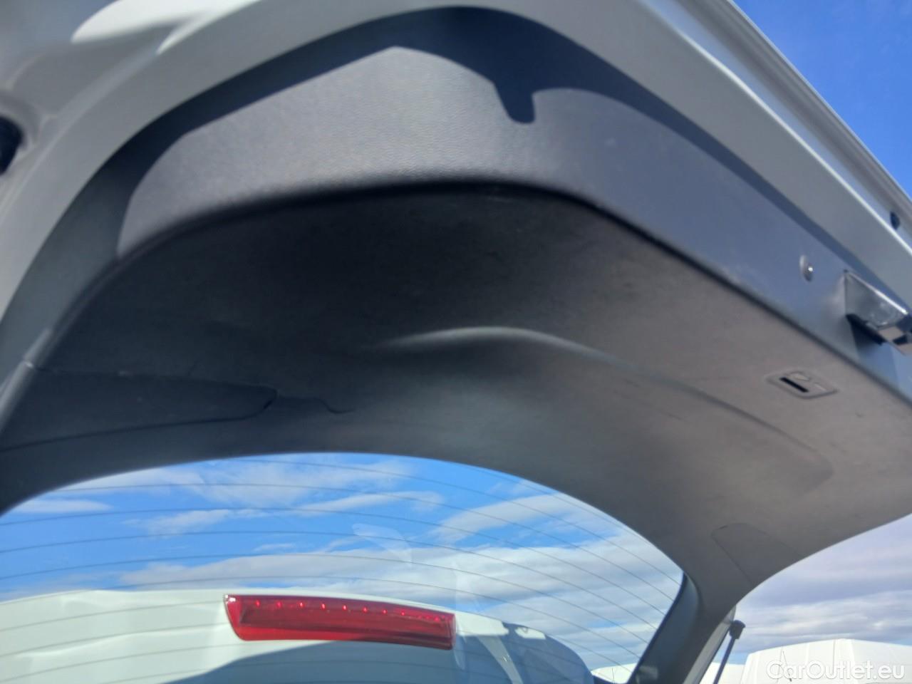  Hyundai  Konna HYUNDAI Kona / 2017 / 5P / todoterreno 1.6 GDI HEV Klass DT #3