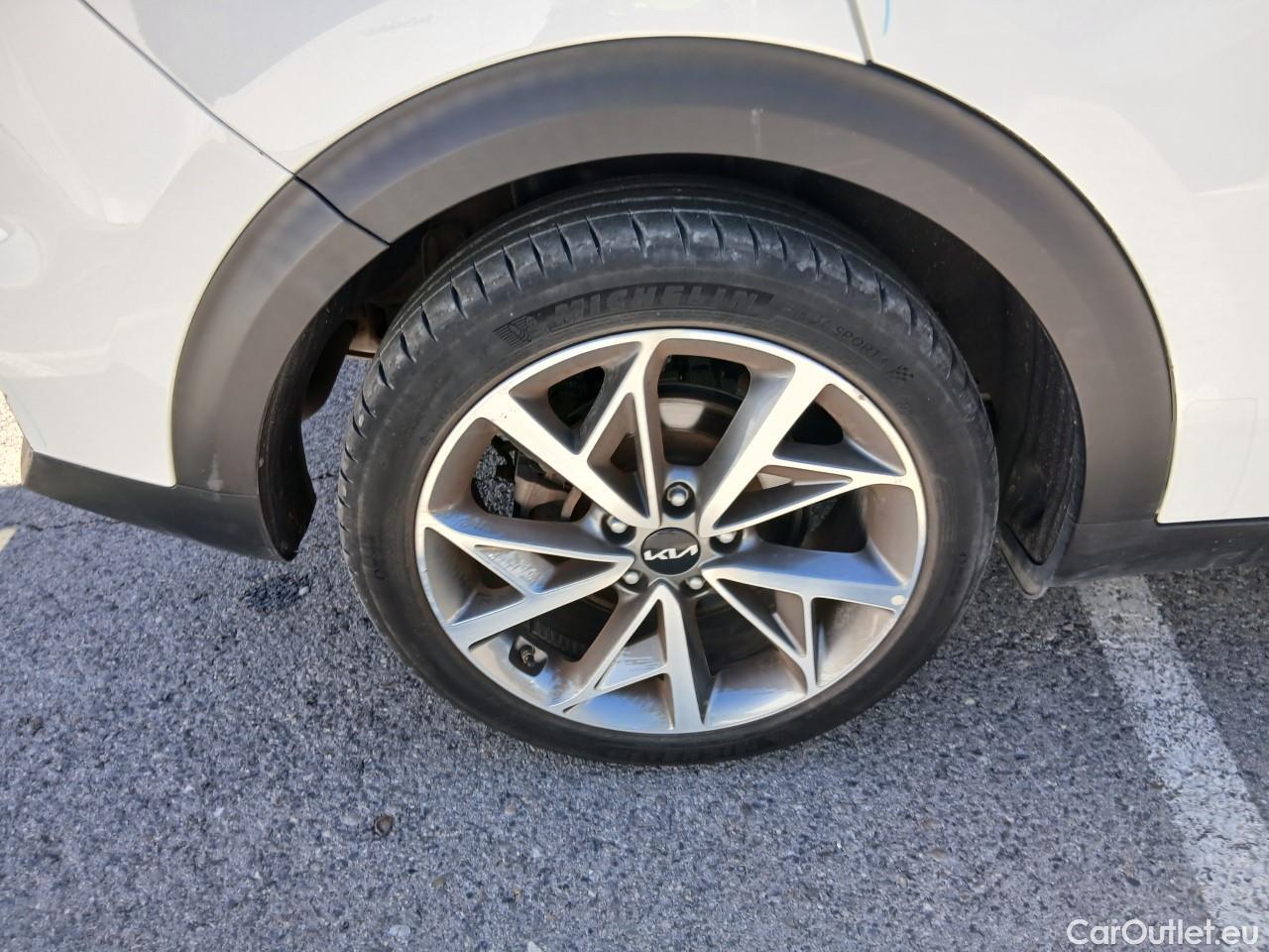  KIA  Niro  Emotion 1.6 AT6 E6d #38