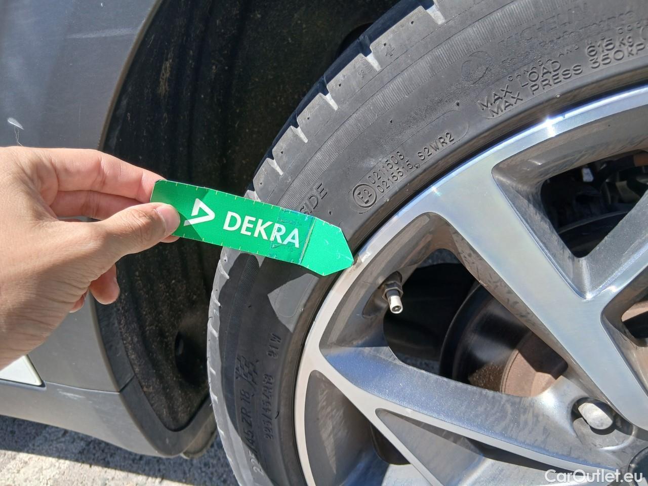  KIA  Niro  Emotion 1.6 AT6 E6d #36
