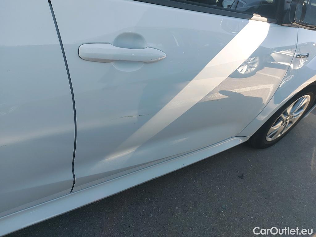  Toyota  Yaris TOYOTA  / 2020 / 5P / berlina con portón 1.5 120H Business Plus #9