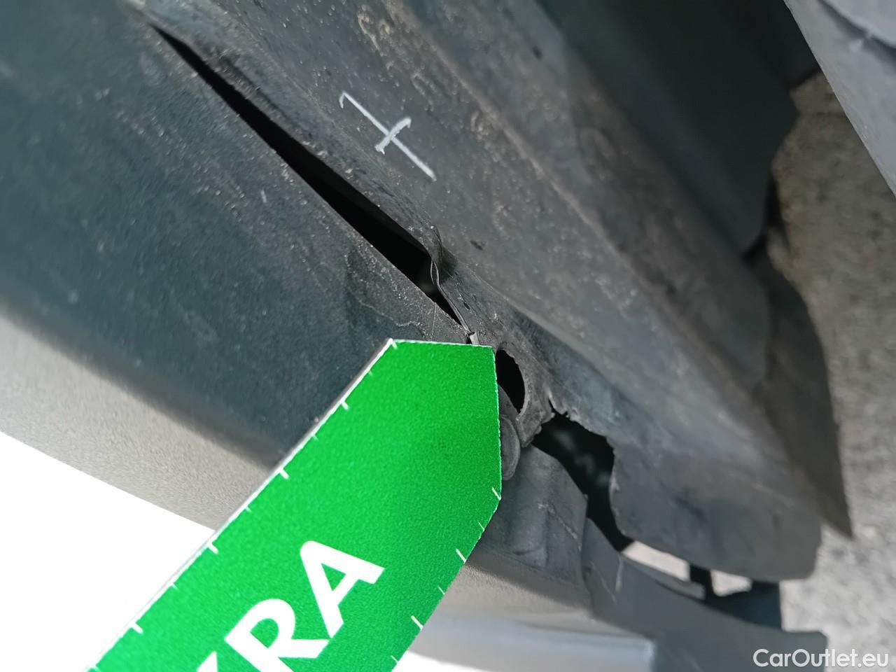  Toyota  C-HR TOYOTA  / 2019 / 5P / todoterreno 2.0 180H Advance #10