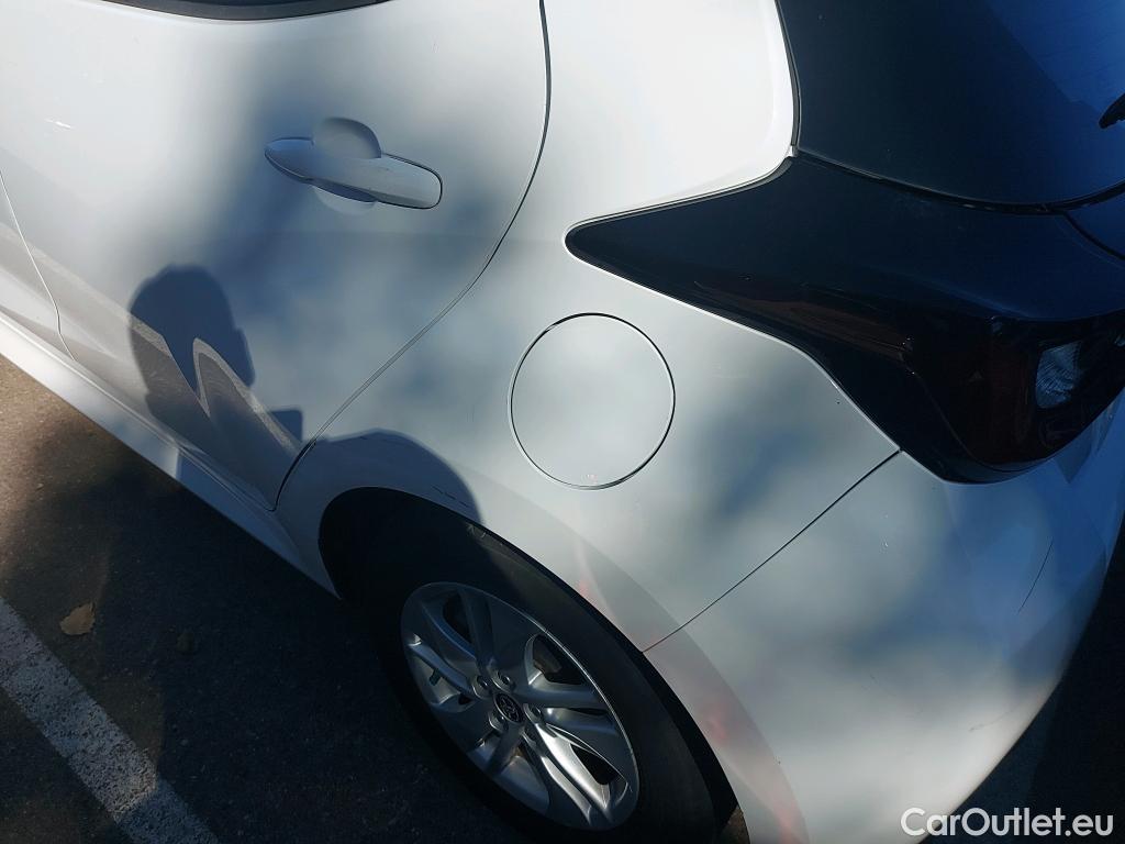  Toyota  Yaris TOYOTA  / 2020 / 5P / berlina con portón 1.5 120H Business Plus #22