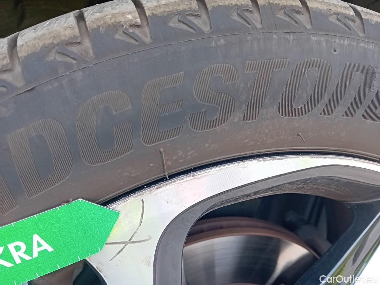  Toyota  C-HR TOYOTA  / 2019 / 5P / todoterreno 2.0 180H Advance #29