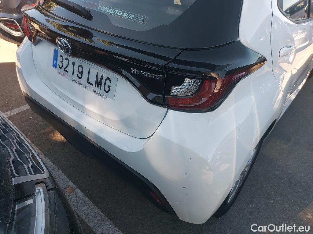  Toyota  Yaris TOYOTA  / 2020 / 5P / berlina con portón 1.5 120H Business Plus #17