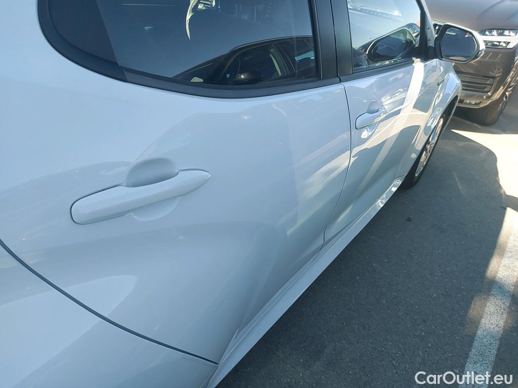  Toyota  Yaris TOYOTA  / 2020 / 5P / berlina con portón 1.5 120H Business Plus #20