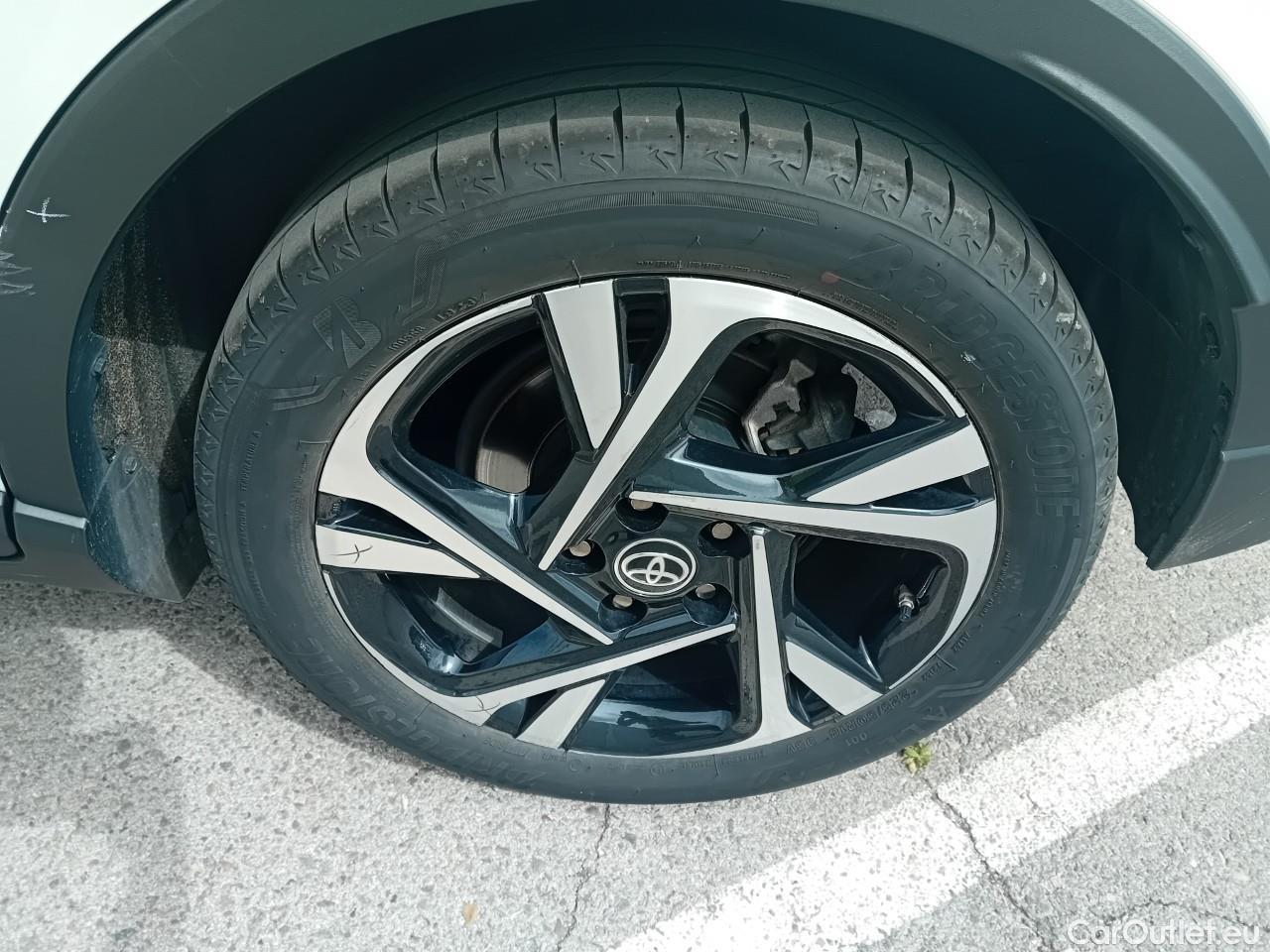  Toyota  C-HR TOYOTA  / 2019 / 5P / todoterreno 2.0 180H Advance #17