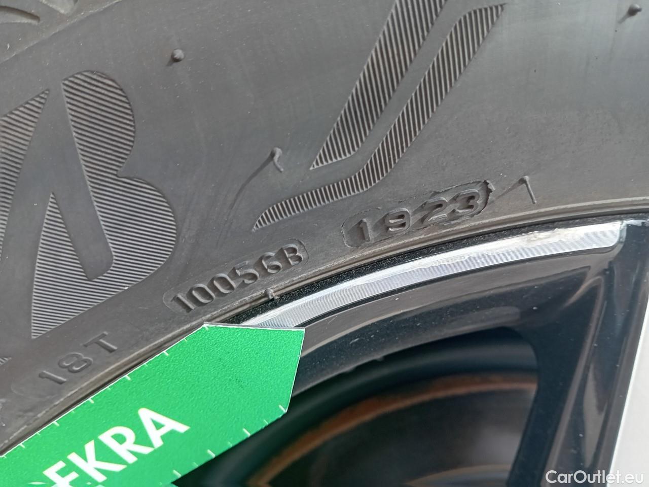  Toyota  C-HR TOYOTA  / 2019 / 5P / todoterreno 2.0 180H Advance #16