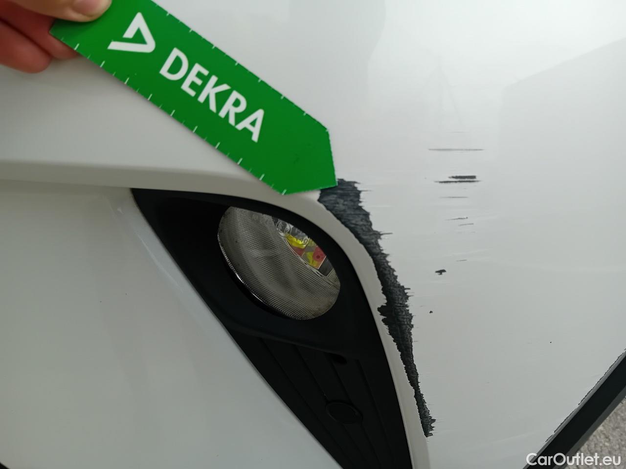  Toyota  C-HR TOYOTA  / 2019 / 5P / todoterreno 2.0 180H Advance #1