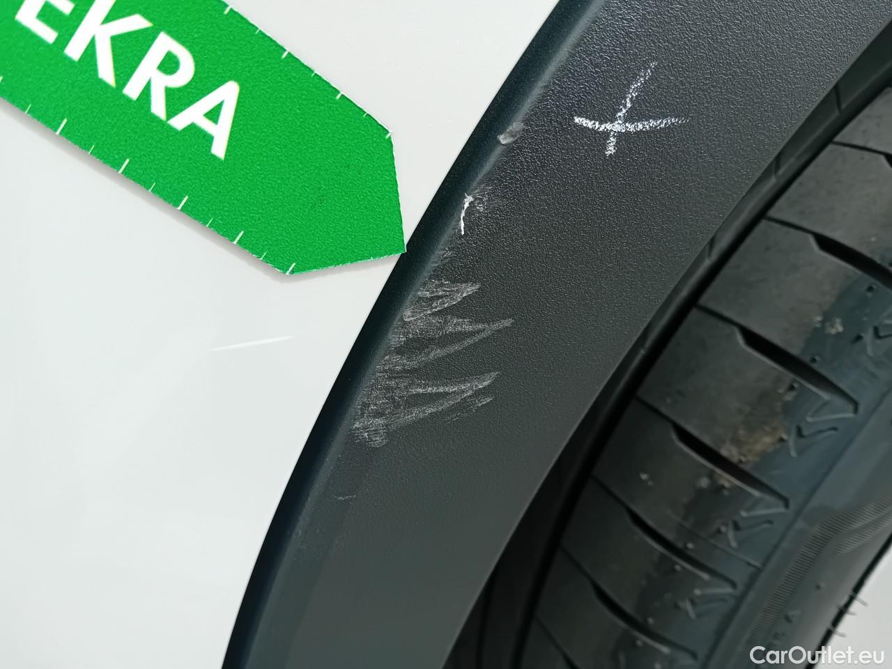  Toyota  C-HR TOYOTA  / 2019 / 5P / todoterreno 2.0 180H Advance #33