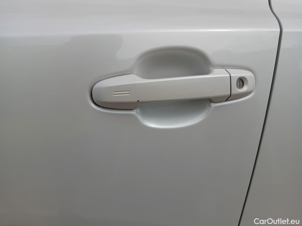  Toyota  C-HR TOYOTA  / 2019 / 5P / todoterreno 2.0 180H Advance #13