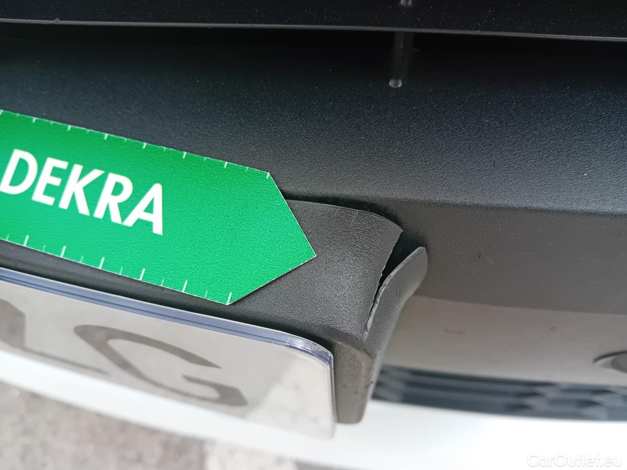  Toyota  C-HR TOYOTA  / 2019 / 5P / todoterreno 2.0 180H Advance #3