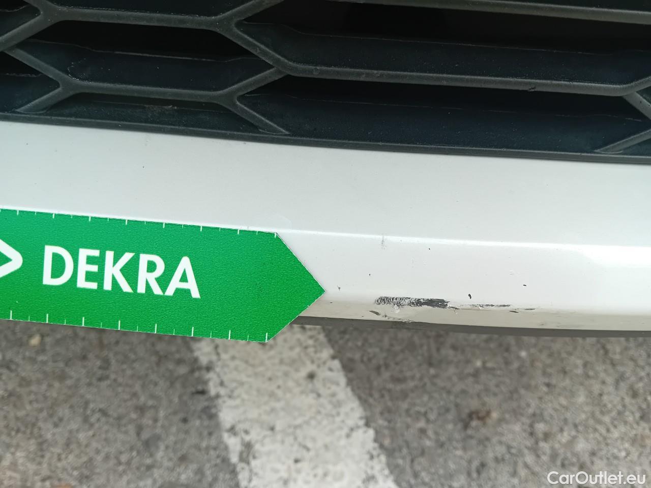 Toyota  C-HR TOYOTA  / 2019 / 5P / todoterreno 2.0 180H Advance #32