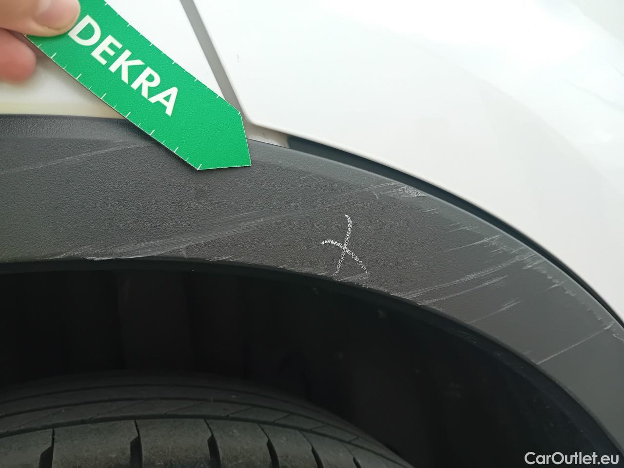  Toyota  C-HR TOYOTA  / 2019 / 5P / todoterreno 2.0 180H Advance #23
