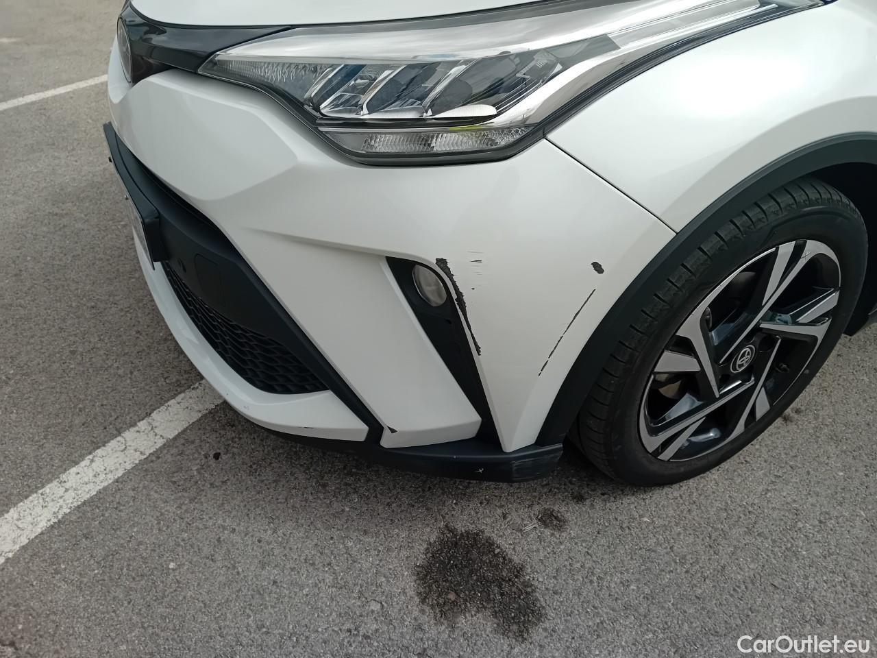  Toyota  C-HR TOYOTA  / 2019 / 5P / todoterreno 2.0 180H Advance #2