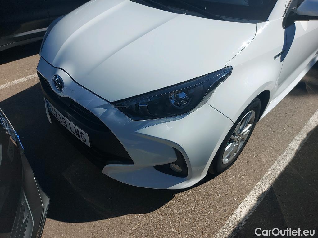  Toyota  Yaris TOYOTA  / 2020 / 5P / berlina con portón 1.5 120H Business Plus #15